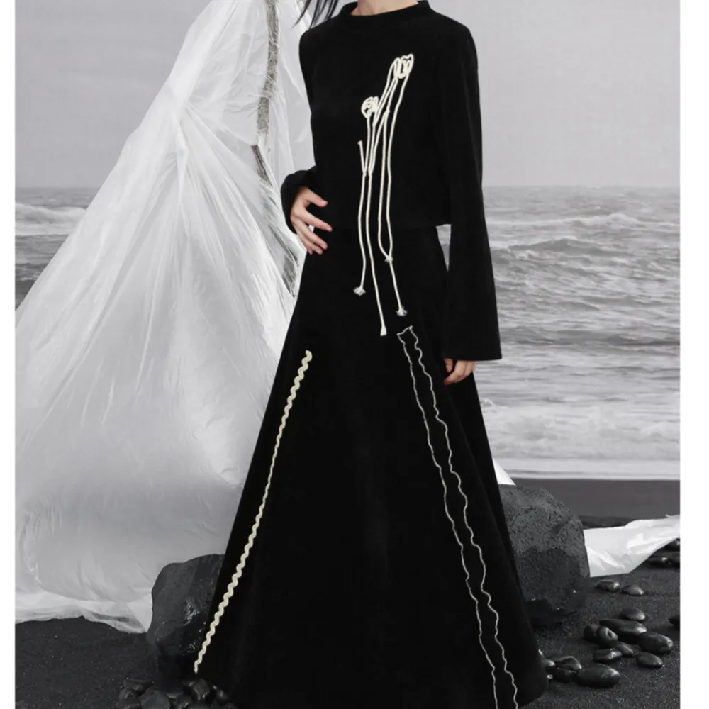 Airy Clean Maxi Embroidered Skirt