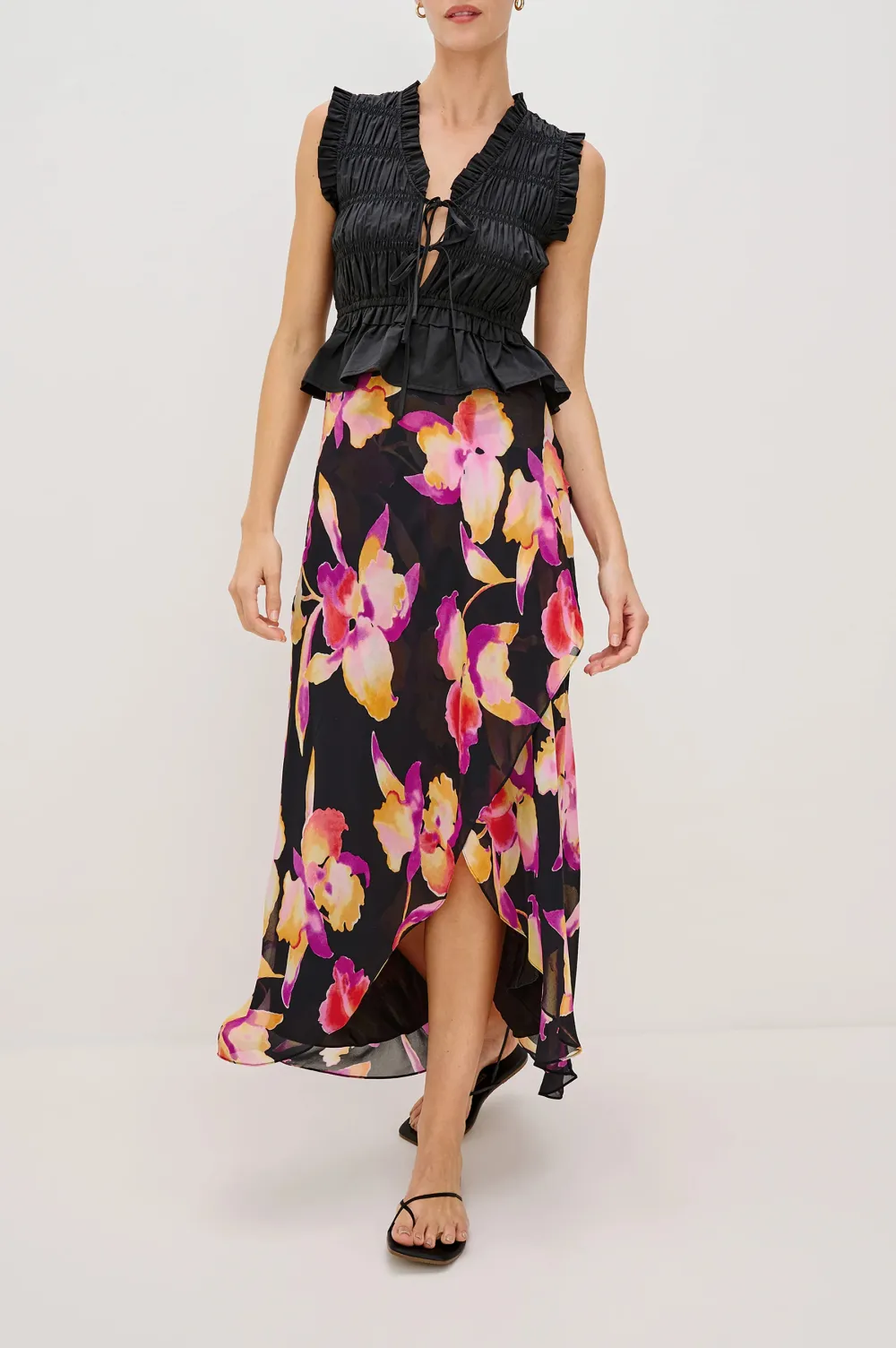 Slim And Lightweight Chiffon Dress With Ruffled Edges And Floral Pattern