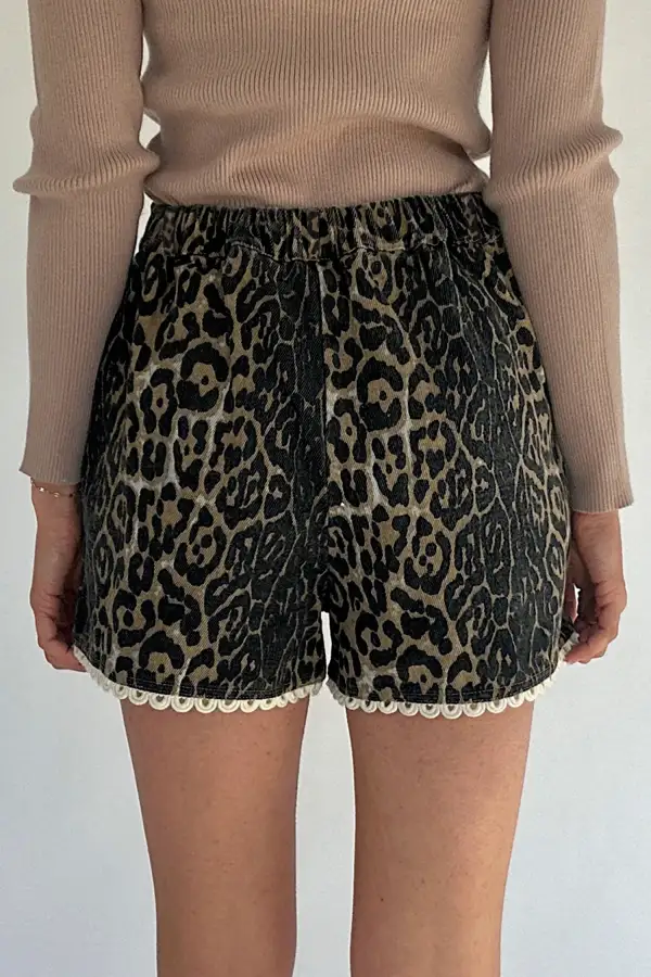 Contrast Scalloped Lace Trim Leopard Denim Shorts