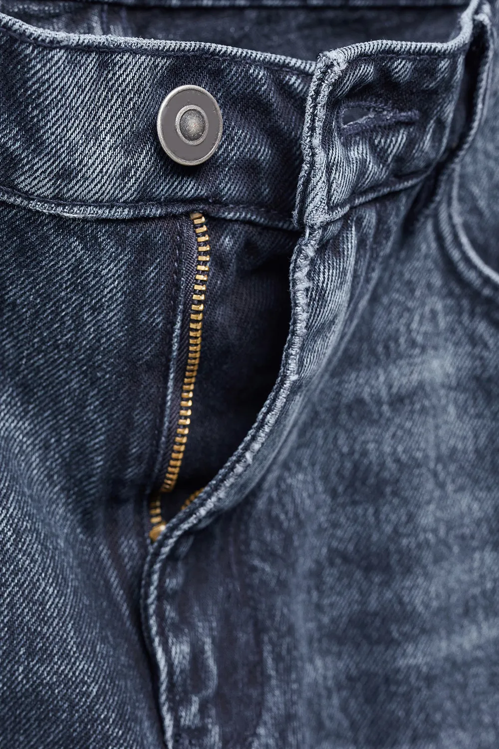 Casual Straight-Fit Jeans