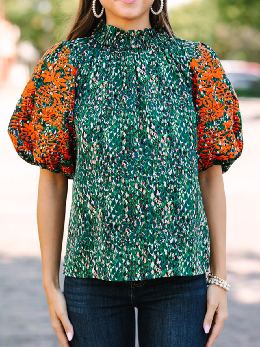 Green quarter-sleeve floral embroidered shirt