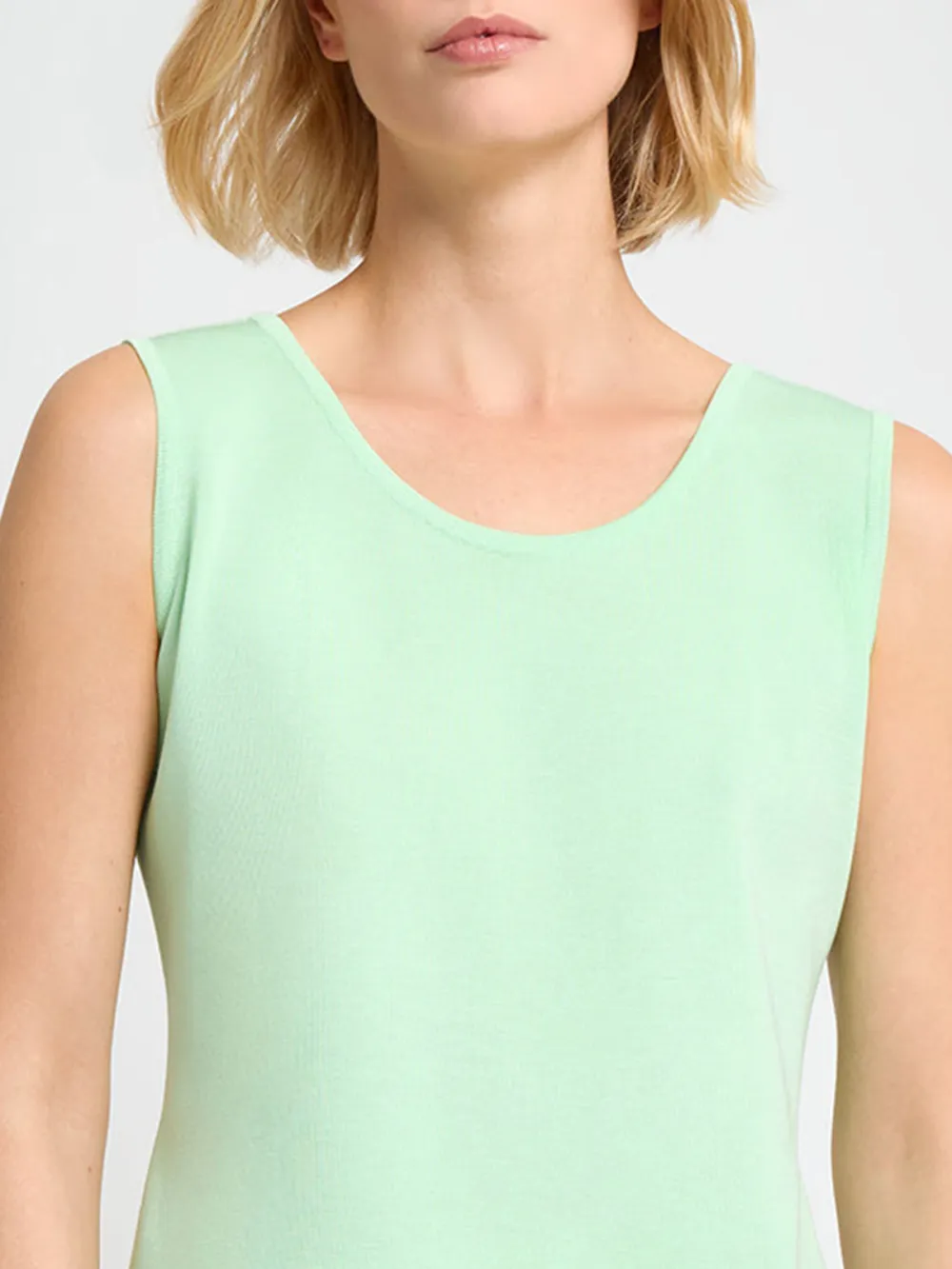 Round Neck Knitted Vest