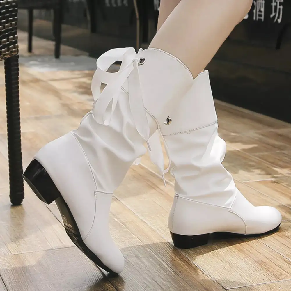 Relaxed Round Toe Block Heel Boots