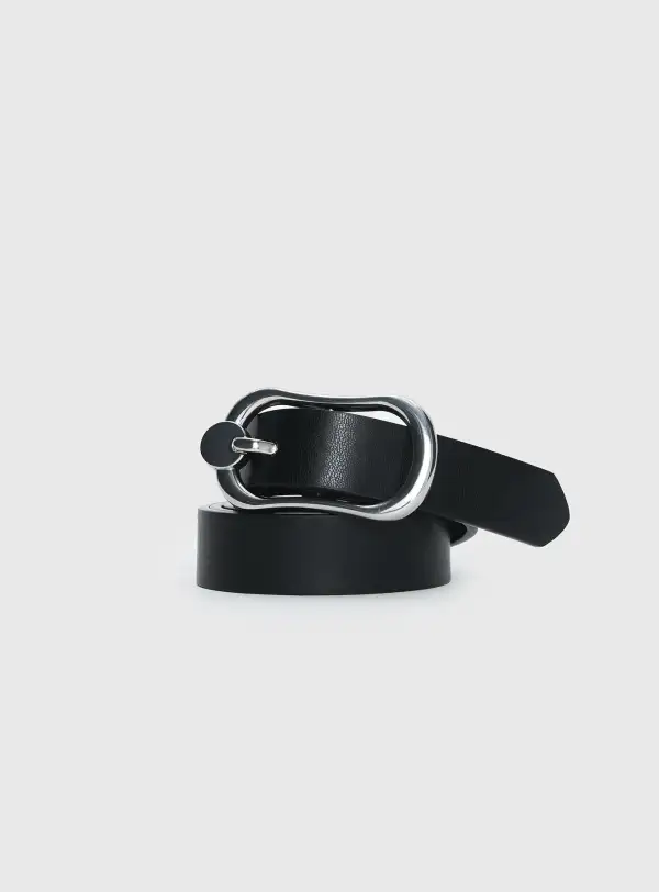 Minimal Detail Buckle Faux Leather Belt