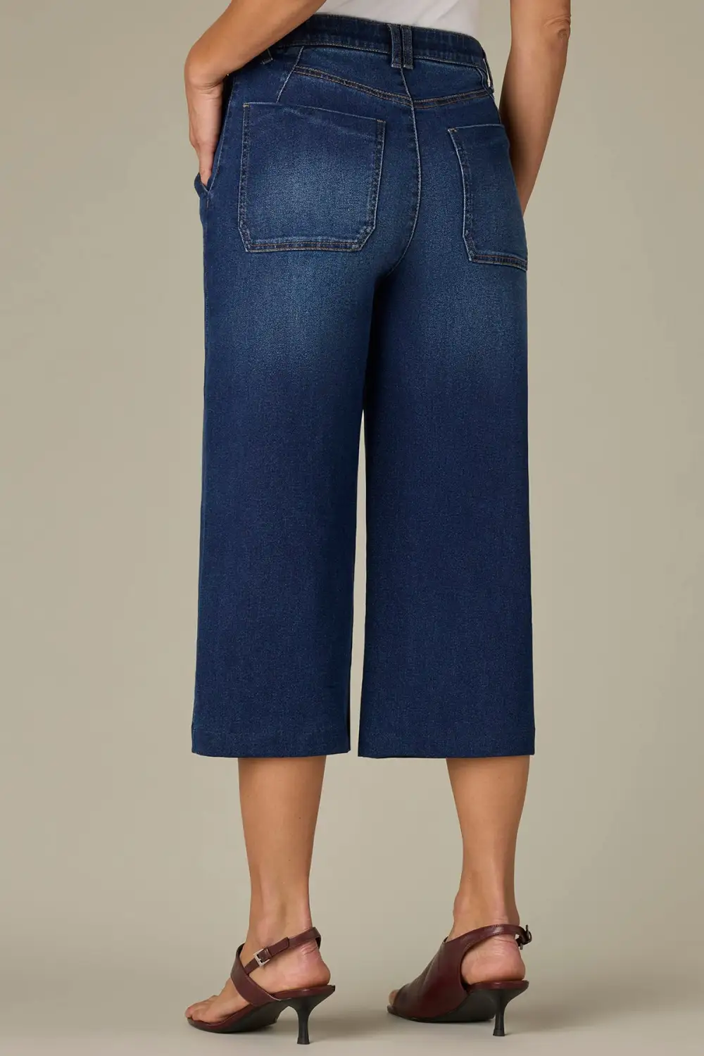Relaxed Capri Jeans V-pockets