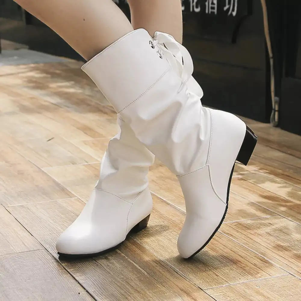 Relaxed Round Toe Block Heel Boots