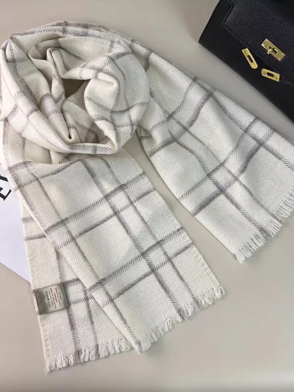 Relaxed Plaid Scarf