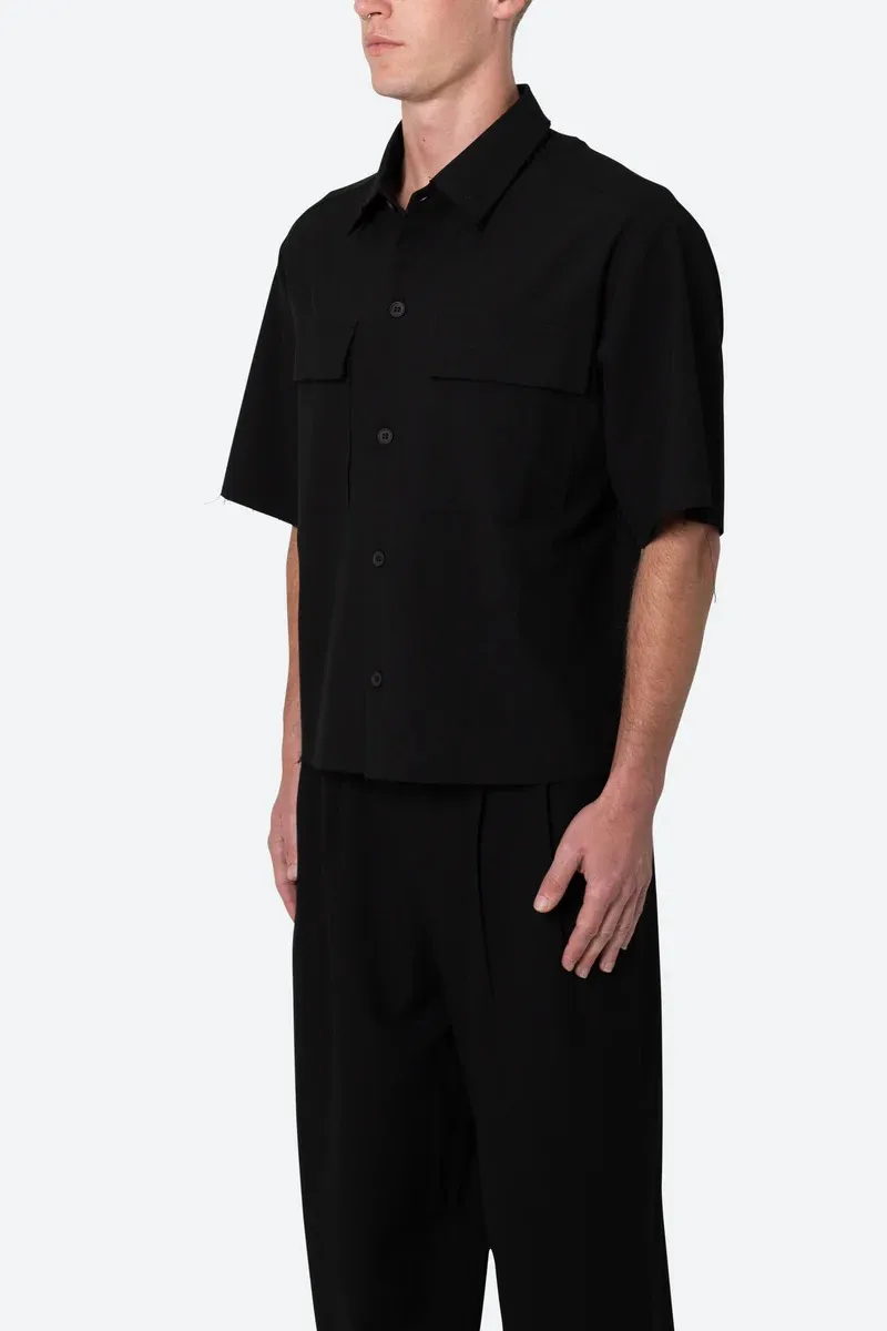 BLACK CROPPED WOVEN SHORT SLEEVE SHIRT