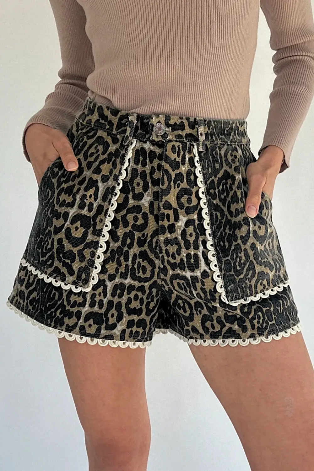 Contrast Scalloped Lace Trim Leopard Denim Shorts