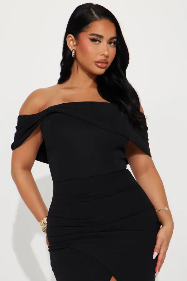 Sofia Off Shoulder Maxi Dress - Black