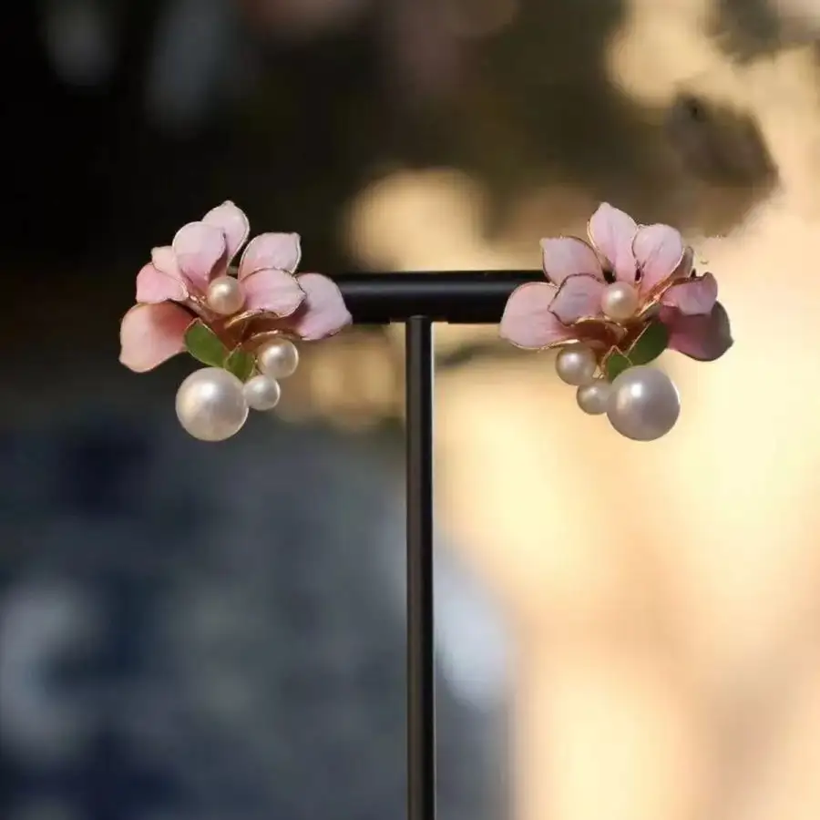 Classic Flower Pearl Stud Earrings