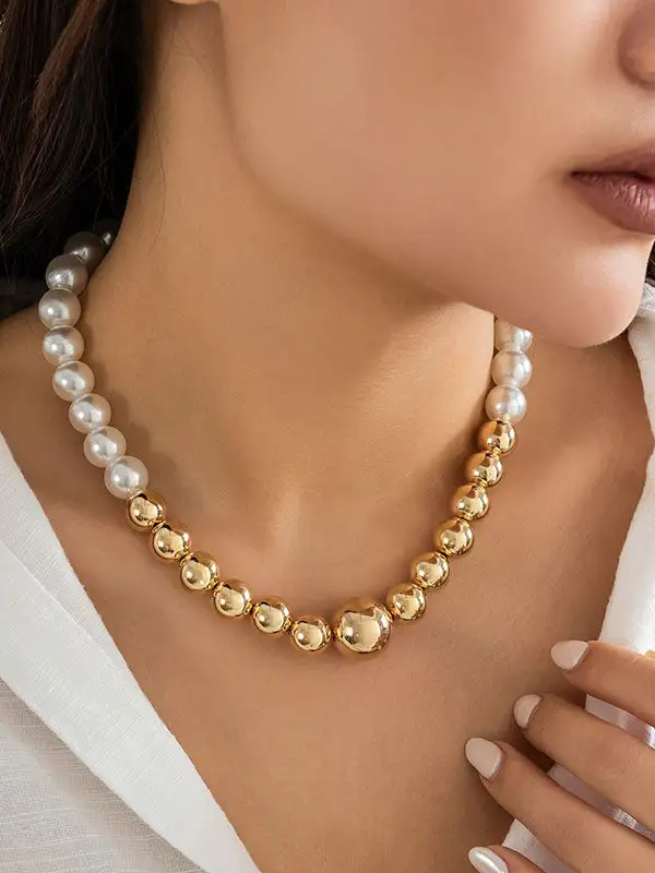 Beaded Contrast Dainty Necklace