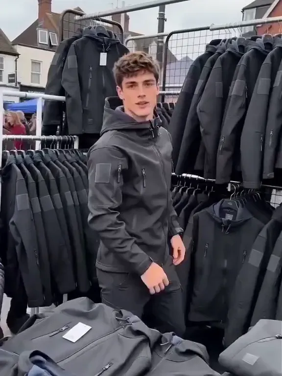 Men's Softshell Jacket Set Windproof Water-Resistant Fleece-Lined Durable