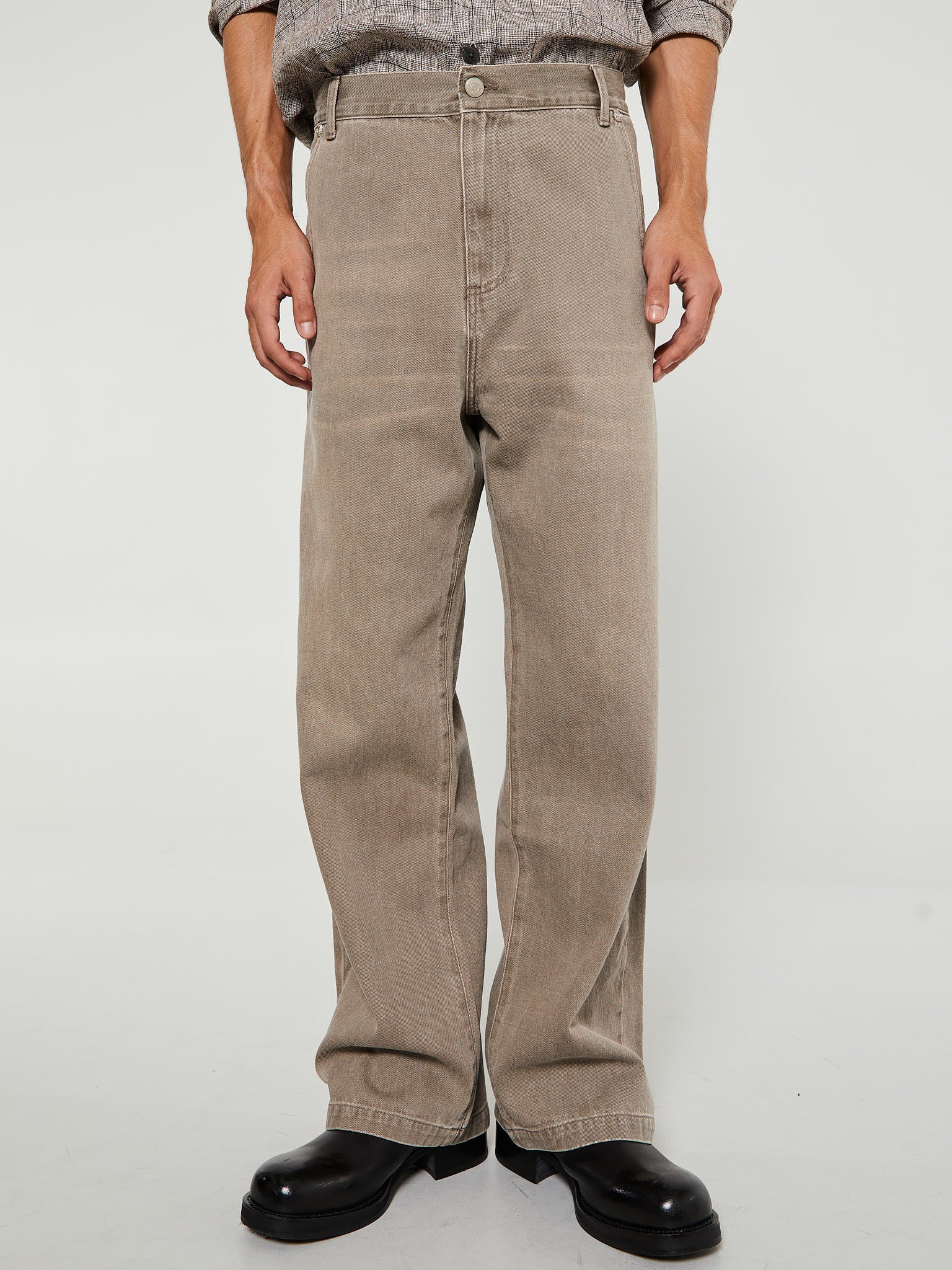 Straight Cut Rivet Jeans in Washed Brown