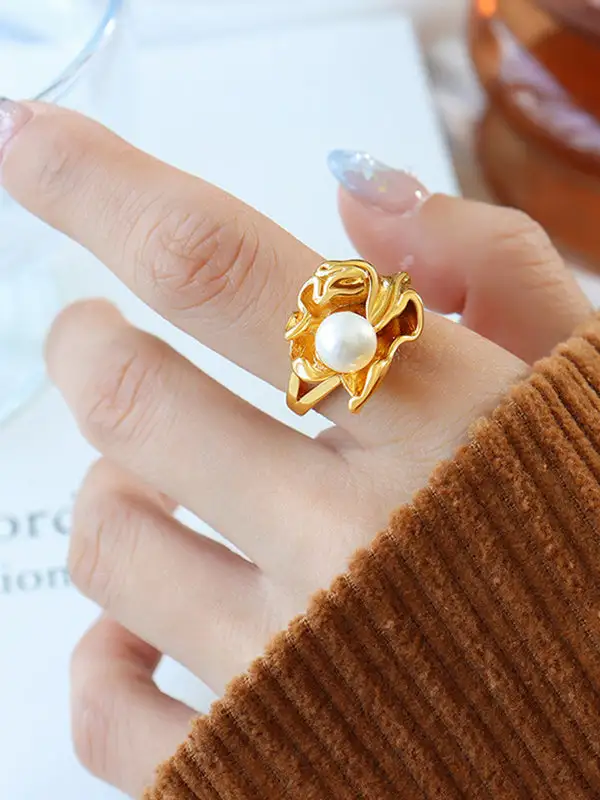 Asymmetric Sculpted Ring