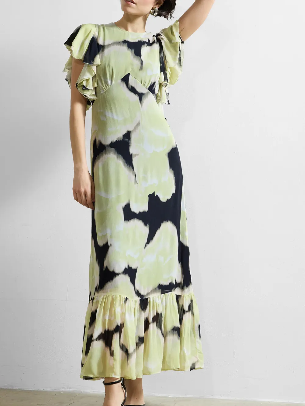 Breathable Flowing Chiffon Dress With Ruffle Sleeves