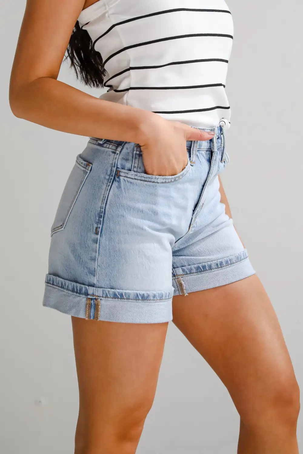 Smooth Waist High Rise Pocketed Shorts