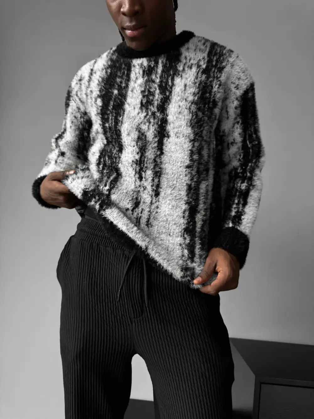 Clean Relaxed Knit Pullover