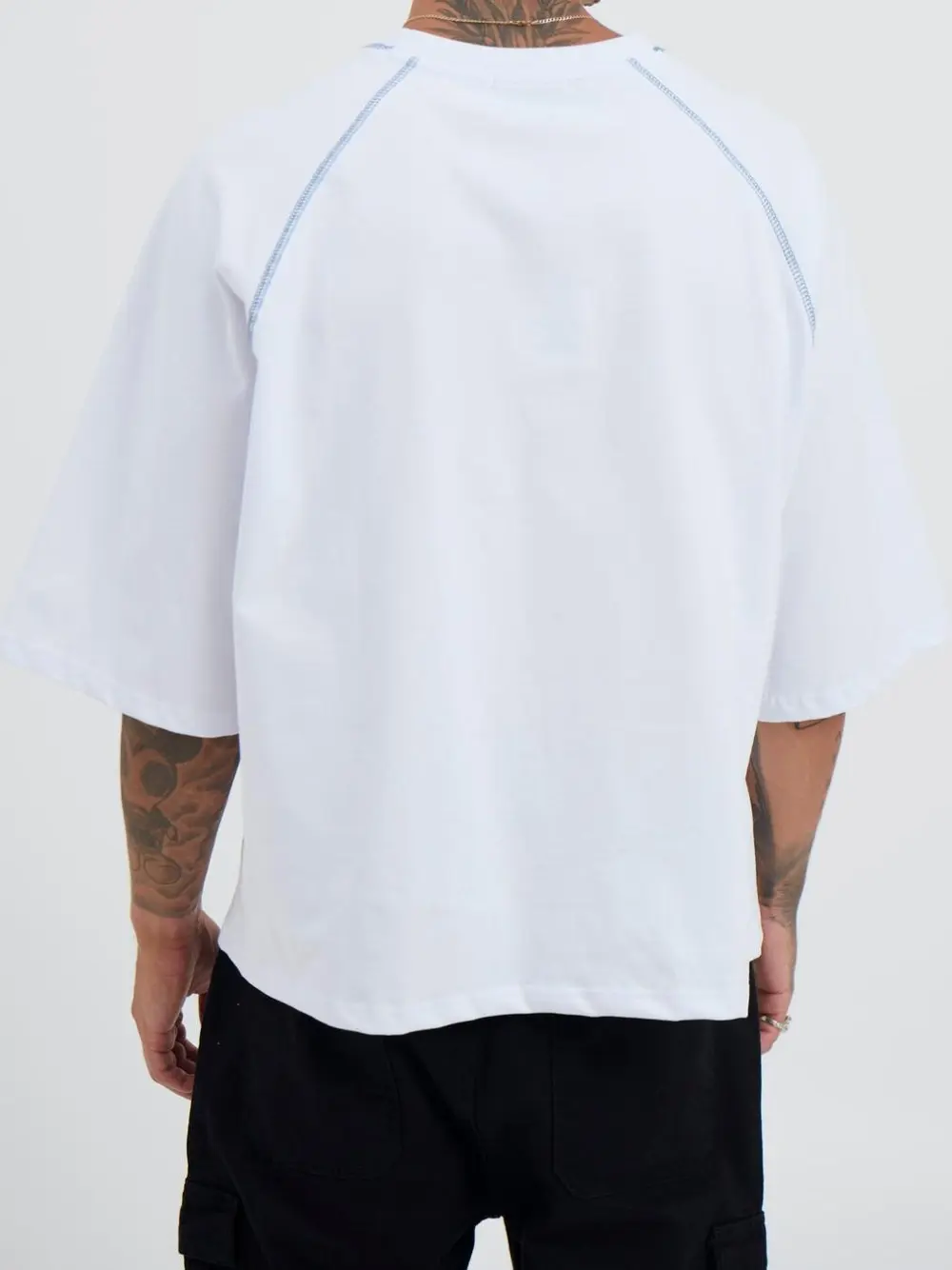 Leisure And Daily Contrast Stitch Raglan White Tee