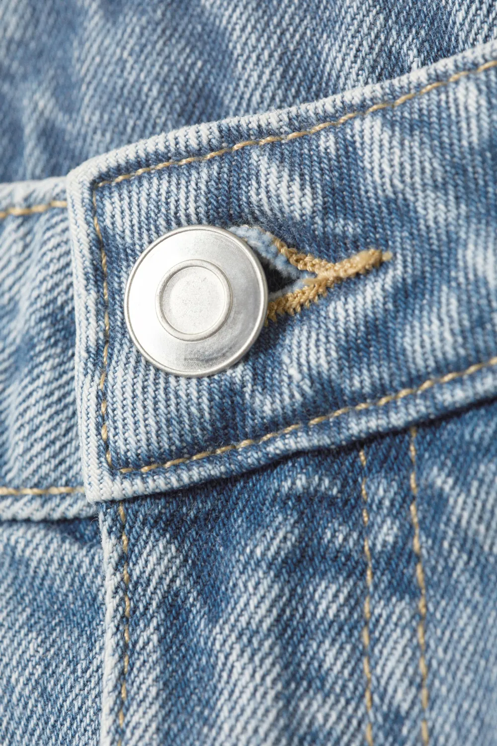Pocketed Mid Rise Jeans
