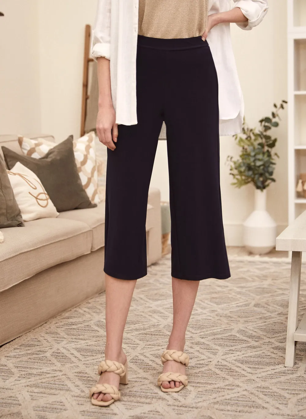 Loose-Fit Wide-Leg Pants With Side Slits
