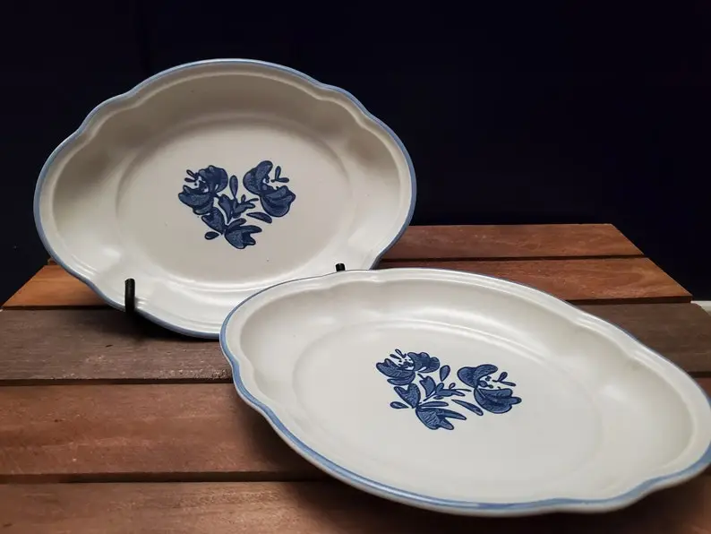 Set of 2 Pfaltzgraff yorktowne oval relish dishes - Made in the USA