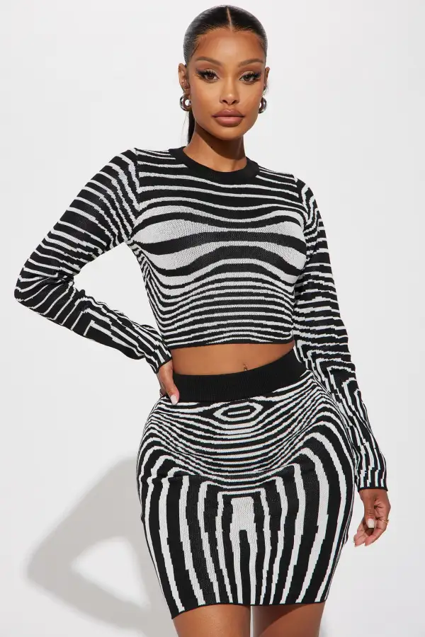 Pure Charm Sweater Skirt Set - Black/White