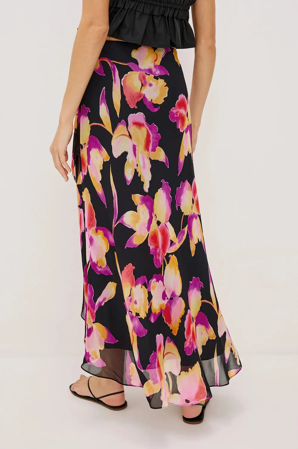 Slim And Lightweight Chiffon Dress With Ruffled Edges And Floral Pattern