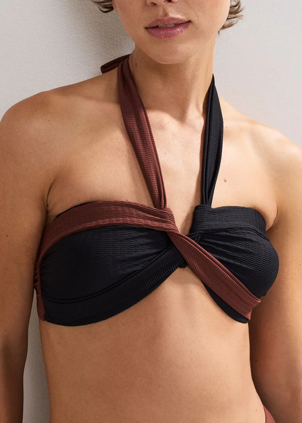 Lady's Halter-Neck Bikini Top