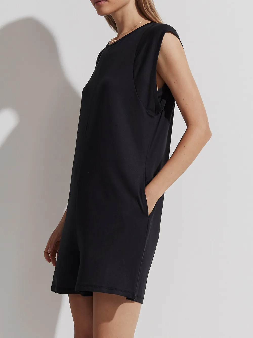 Black Simple Sleeveless Pocketed Romper