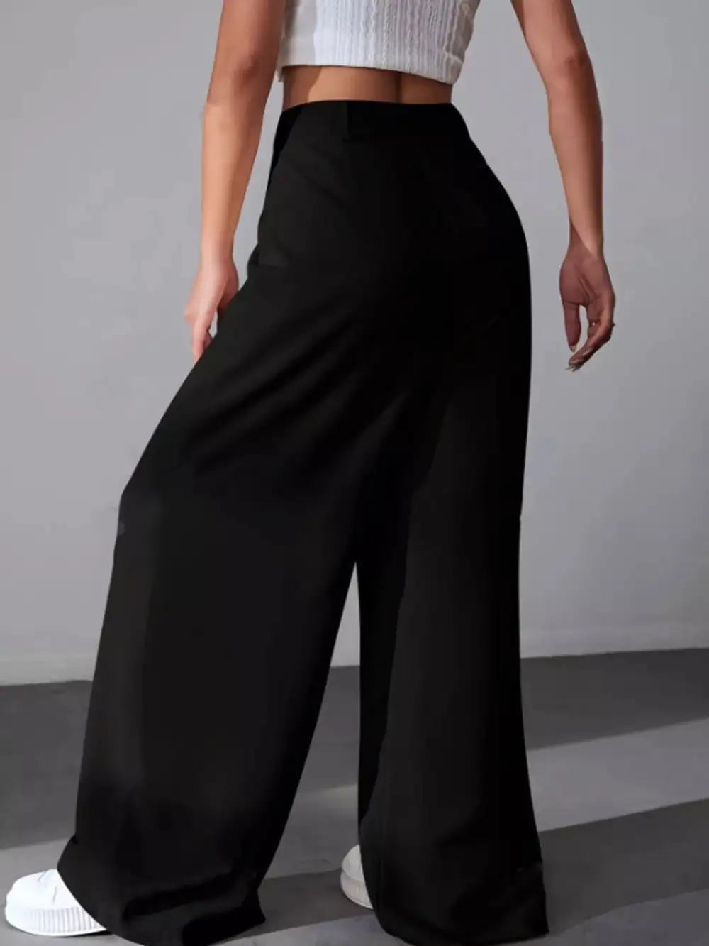 Relaxed Wide Leg Pleated Pants