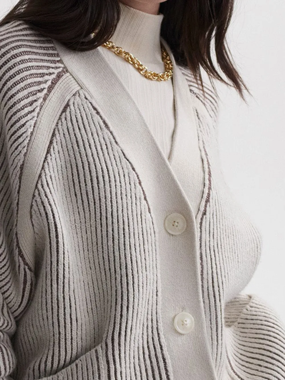 V-Neck Plated Cardigan