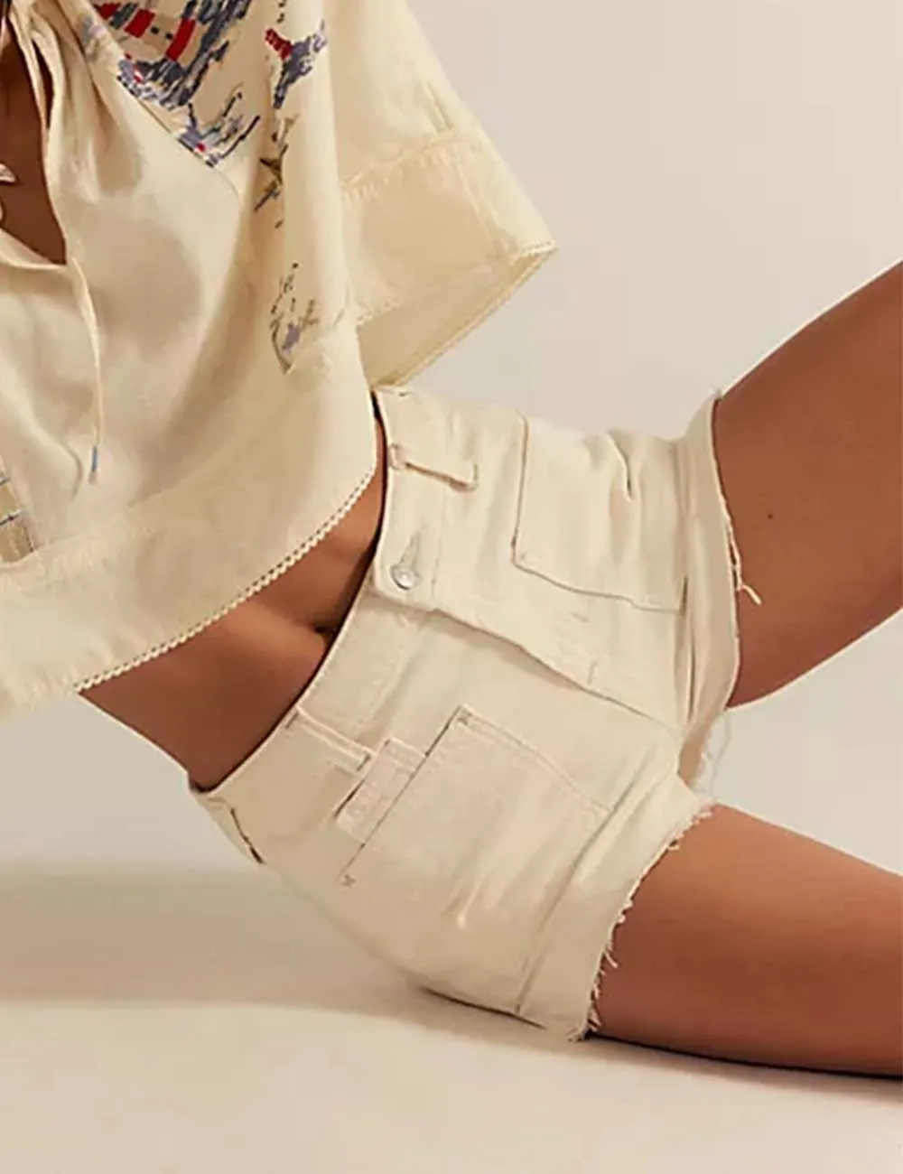 Pocket Hot Shorts Button Raw Edge Denim Shorts