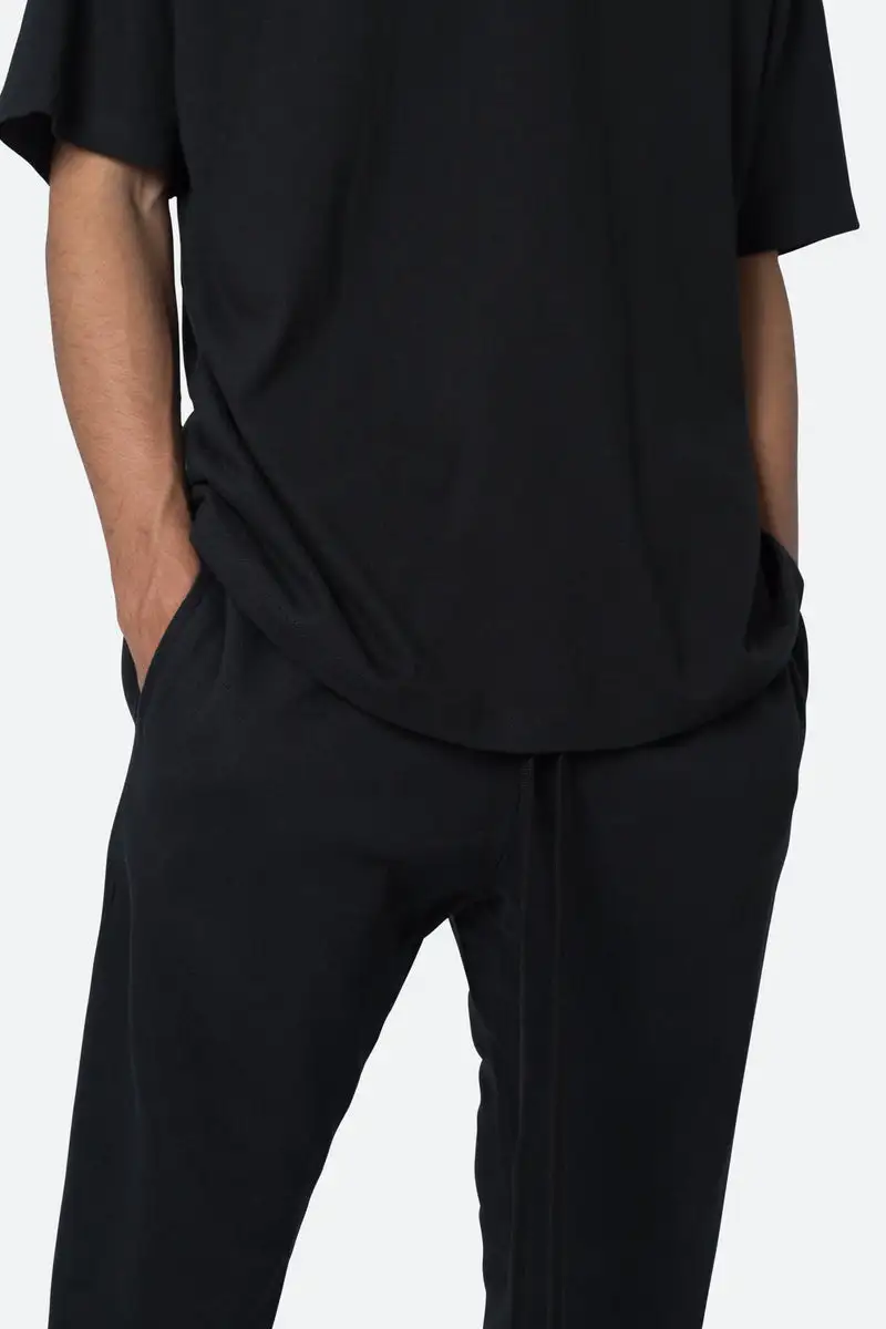 JET BLACK OVERSIZED CREW-NECK T-SHIRT