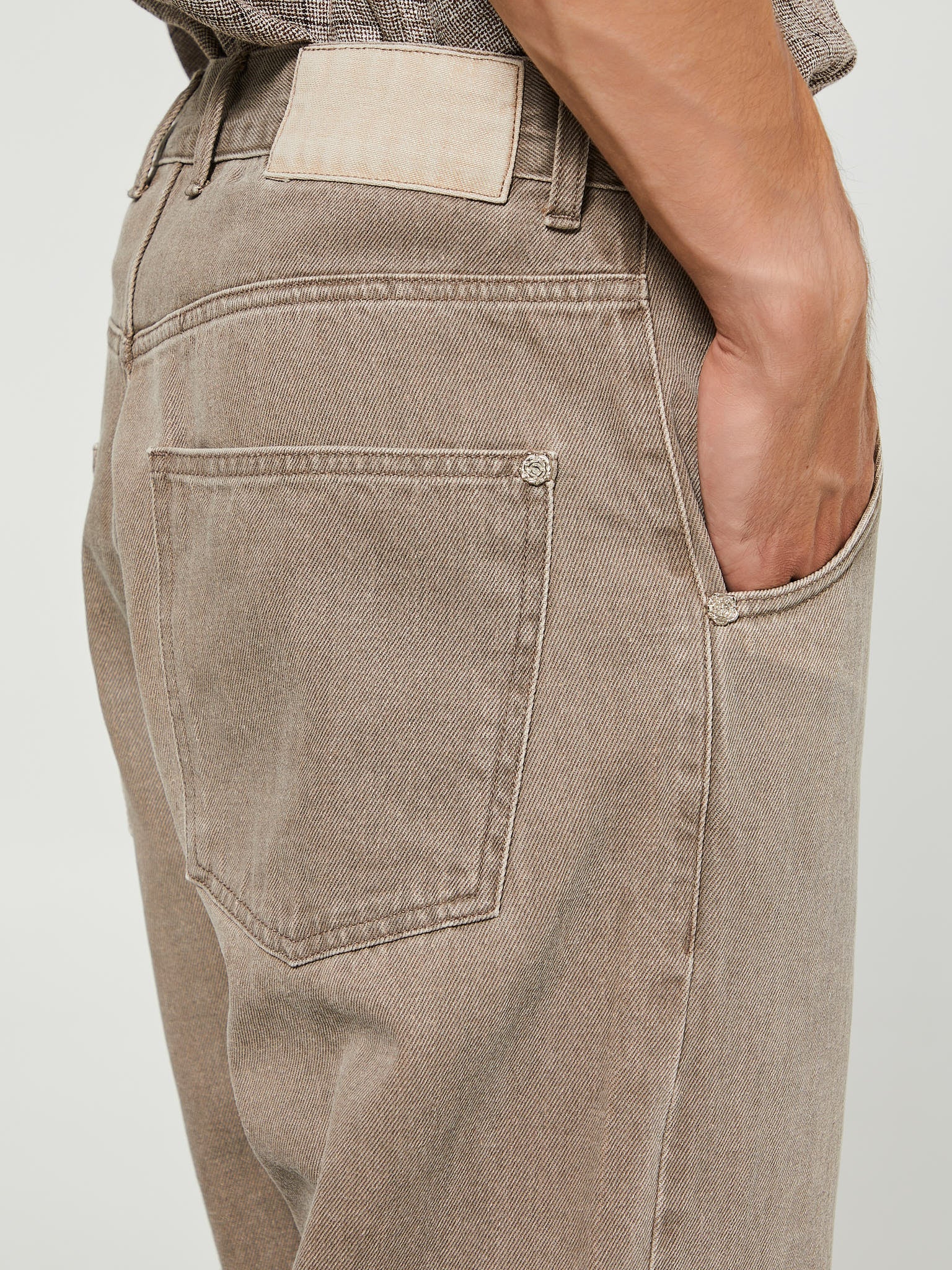 Straight Cut Rivet Jeans in Washed Brown