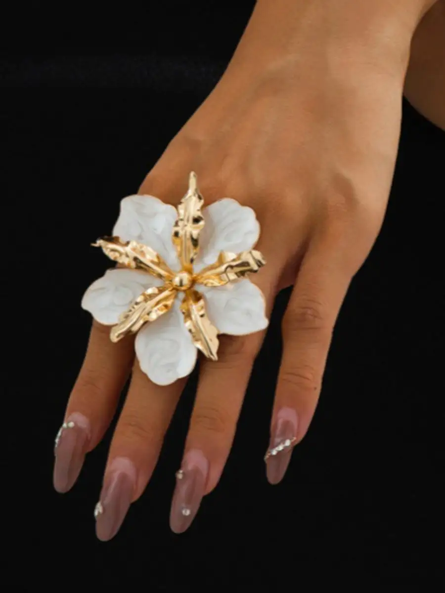 Floral Modern Ring