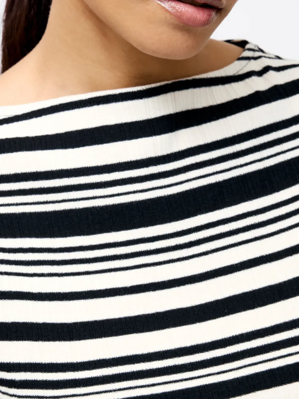 Stylish And Modern Sleeveless Striped Top