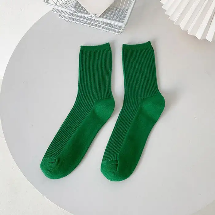 Minimal Ribbed Crew Socks