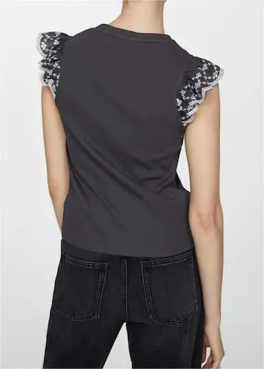 T-shirt with ruffled sleeves