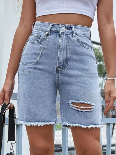 Weekend Simple Raw Hem Shorts