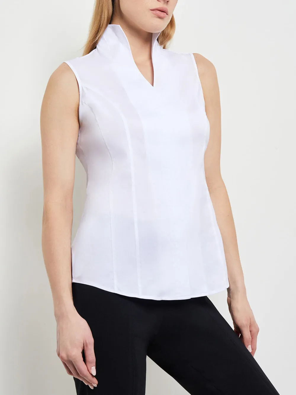 Sleeveless Solid Color Shirt