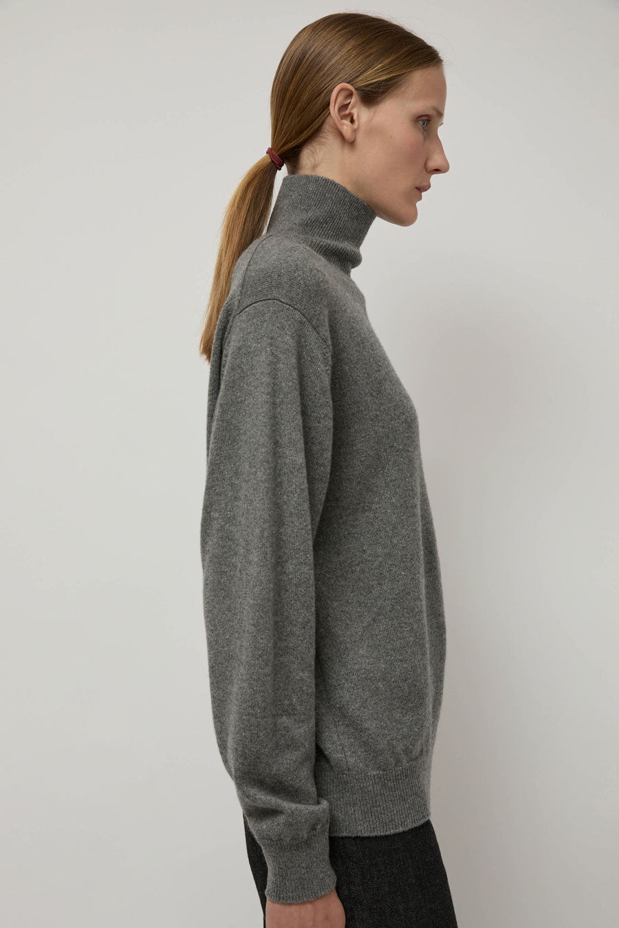 Batoner Innocent Cashmere Turtleneck in Grey