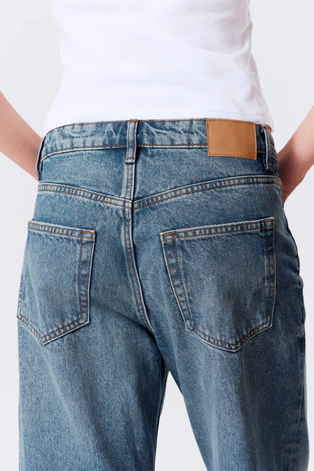 Loose Low Rise Jeans With Pockets