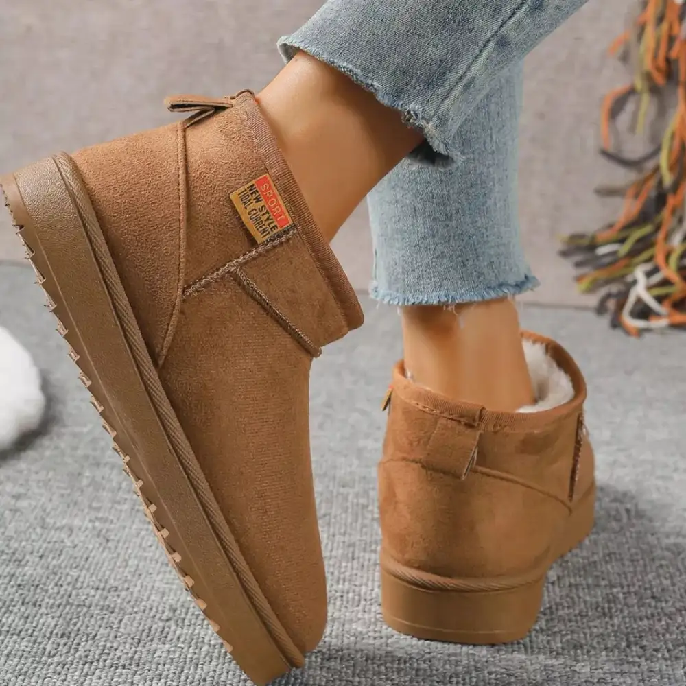 Relaxed Round Toe Platform Boots