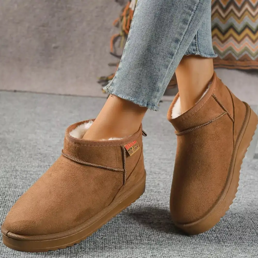 Relaxed Round Toe Platform Boots