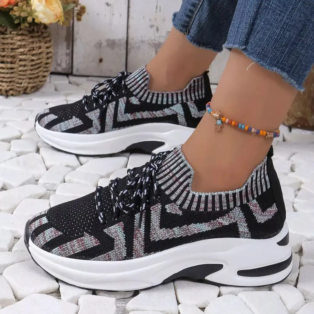 Relaxed Round Toe Platform Sneakers