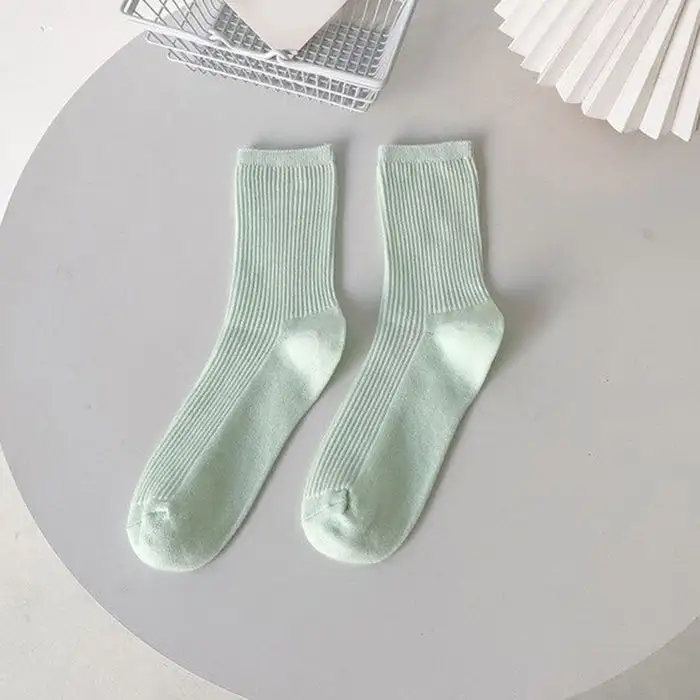 Minimal Ribbed Crew Socks