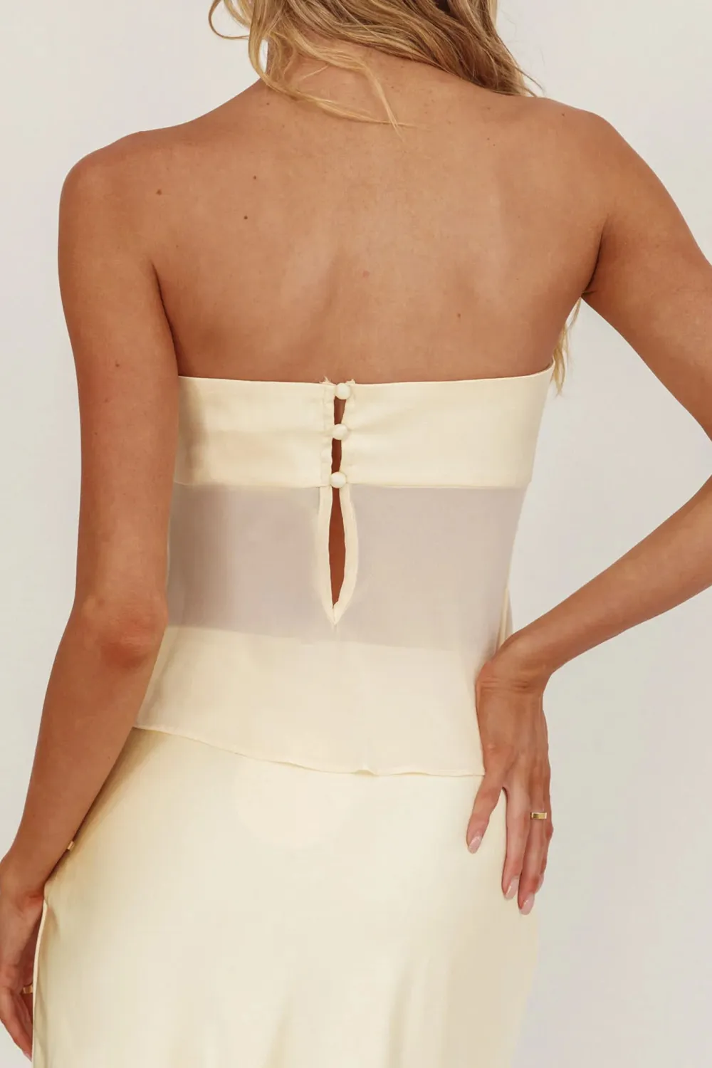 Gorgeous And Exquisite Off-The-Shoulder Top