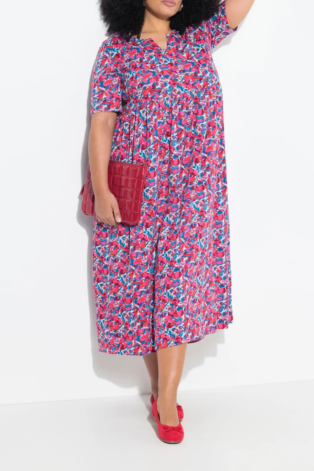 Round Neck Dress With A Large Skirt