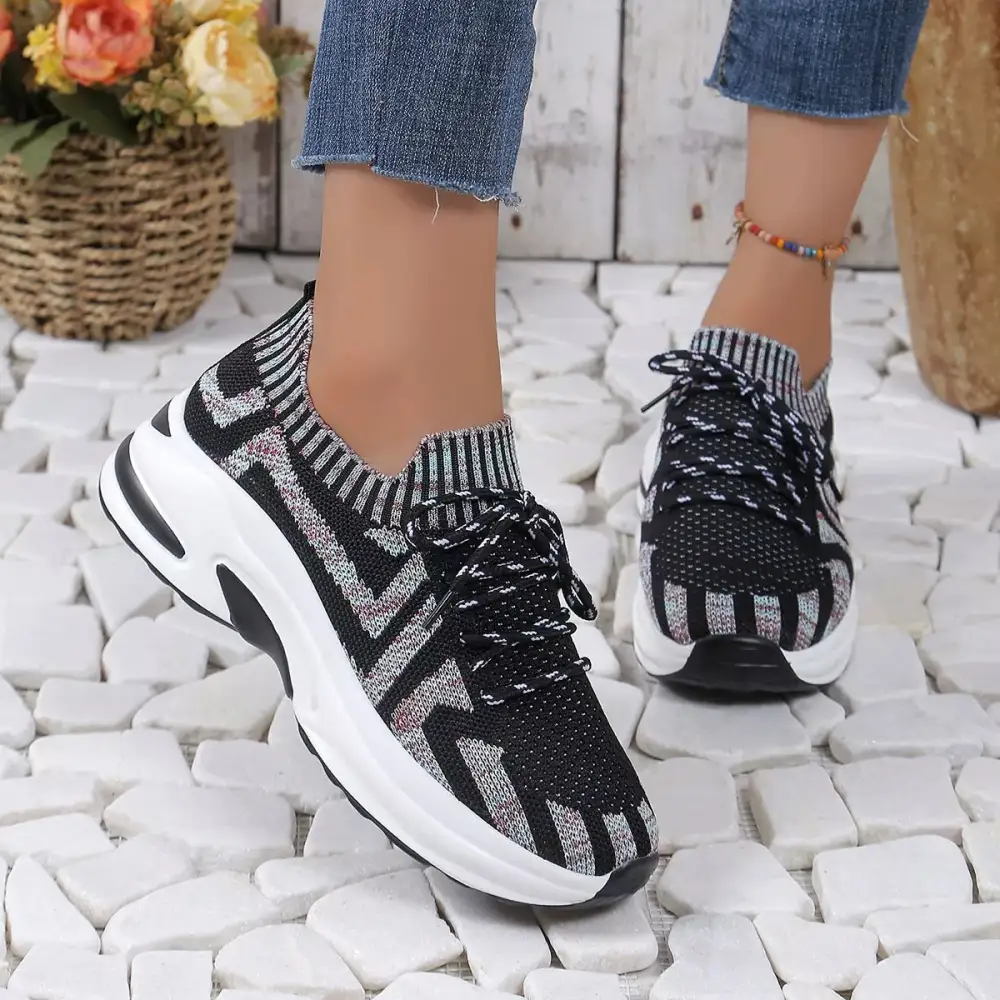 Relaxed Round Toe Platform Sneakers